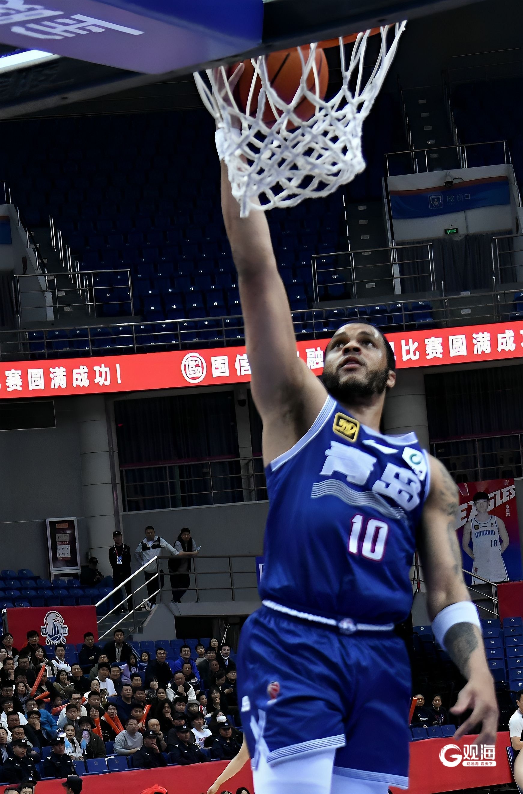 足总杯倒计时，纽卡斯尔集结日手感冰凉，细节引发关注，震撼外界，赛程密集仍需轮换的简单介绍