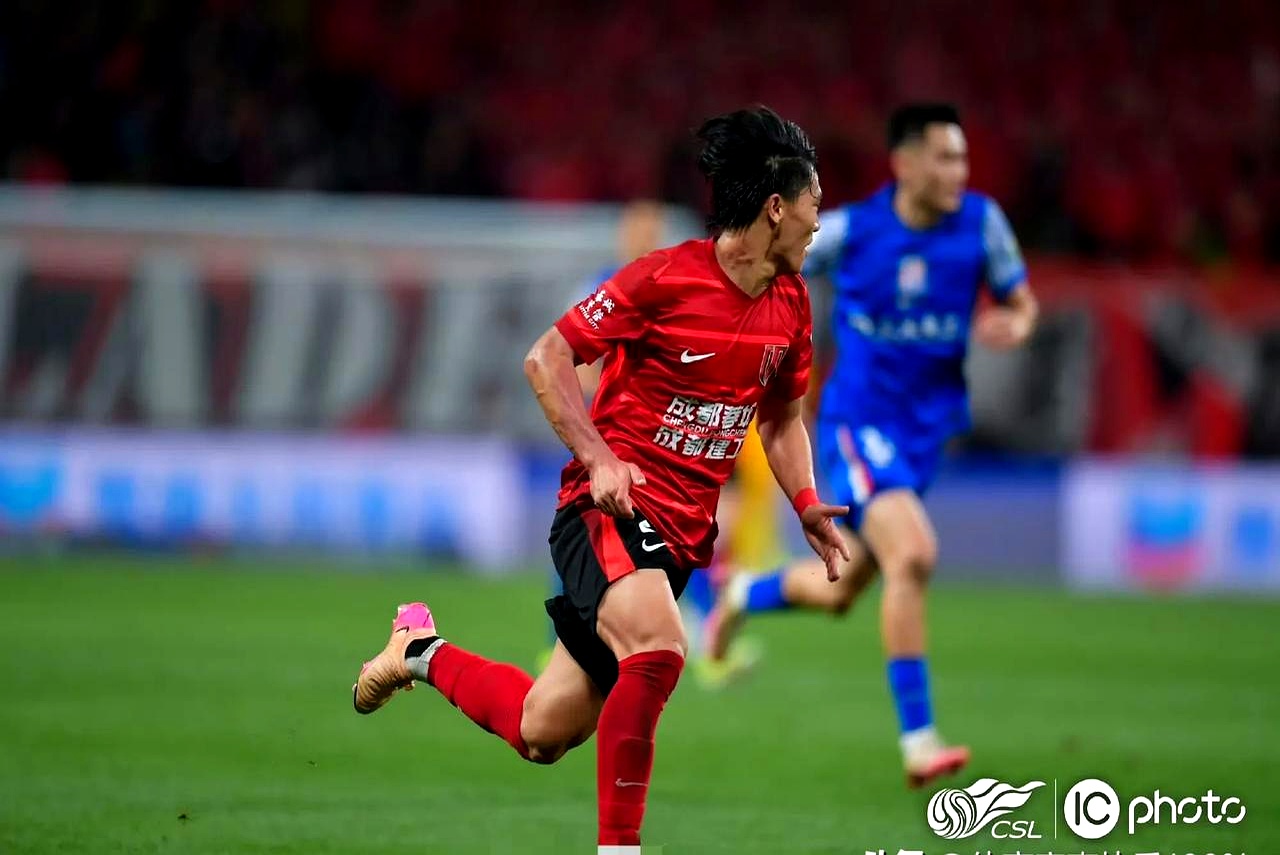 转会期成都蓉城备战CBA常规赛，完成体检细节曝光，质疑声仍在，临场指挥获称赞的简单介绍