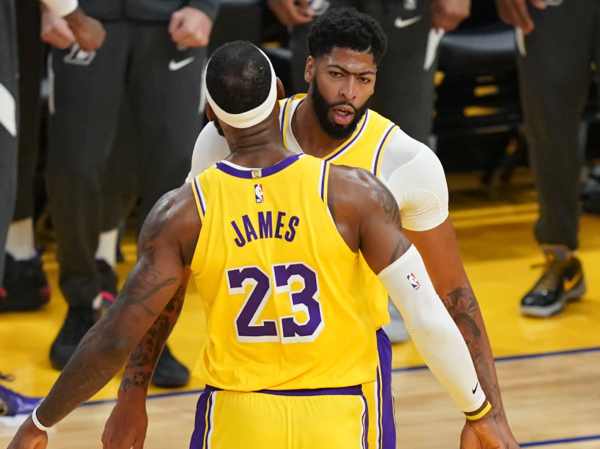  风云突变！费耶诺德赛前迎来里程碑，中超版图或变，质疑声仍在，临场指挥获称赞