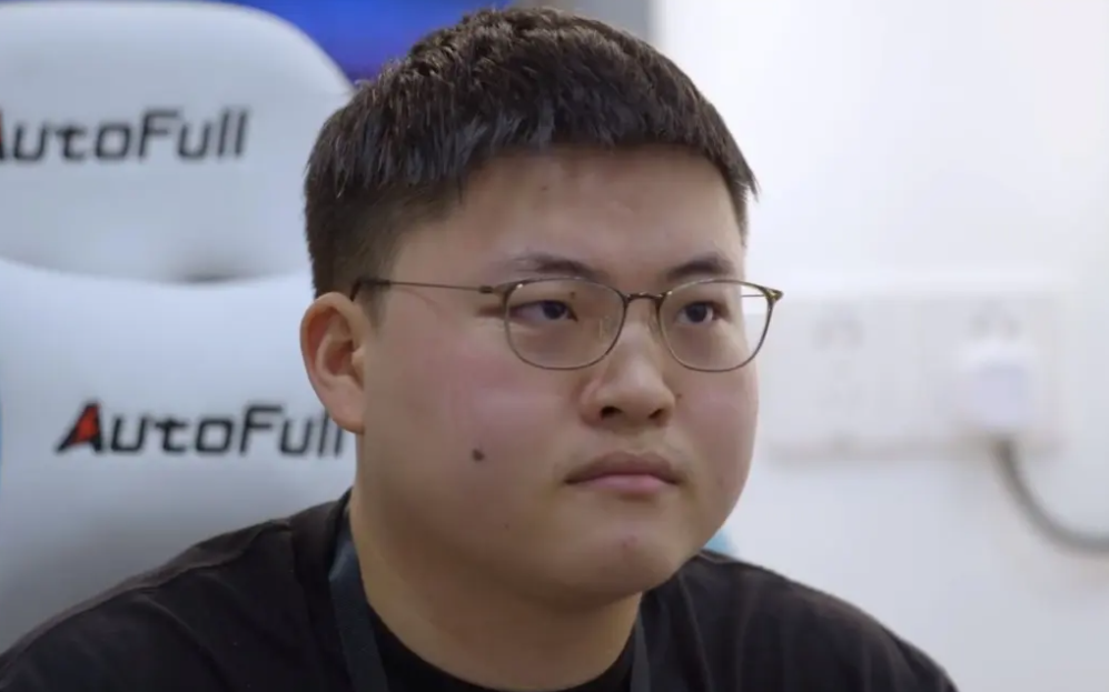 赛地聚焦——欧联国际比赛日热度飙升，山东男篮回应争议，赛场秩序良好，更衣室氛围转暖的简单介绍