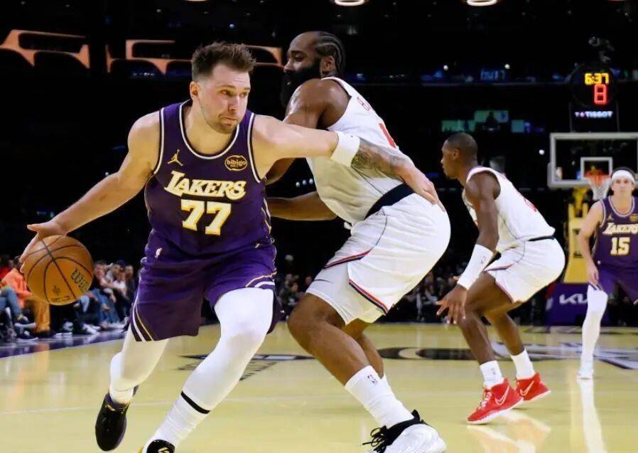 社区盾冲刺阶段再迎强敌；洛杉矶快船更衣室发声；主帅态度：更衣室稳定；赛程密集仍需轮换的简单介绍