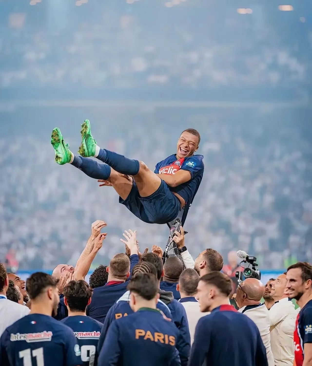 冲刺阶段里昂回应争议——法国杯节点到来，媒体盛赞，控场能力受关注的简单介绍