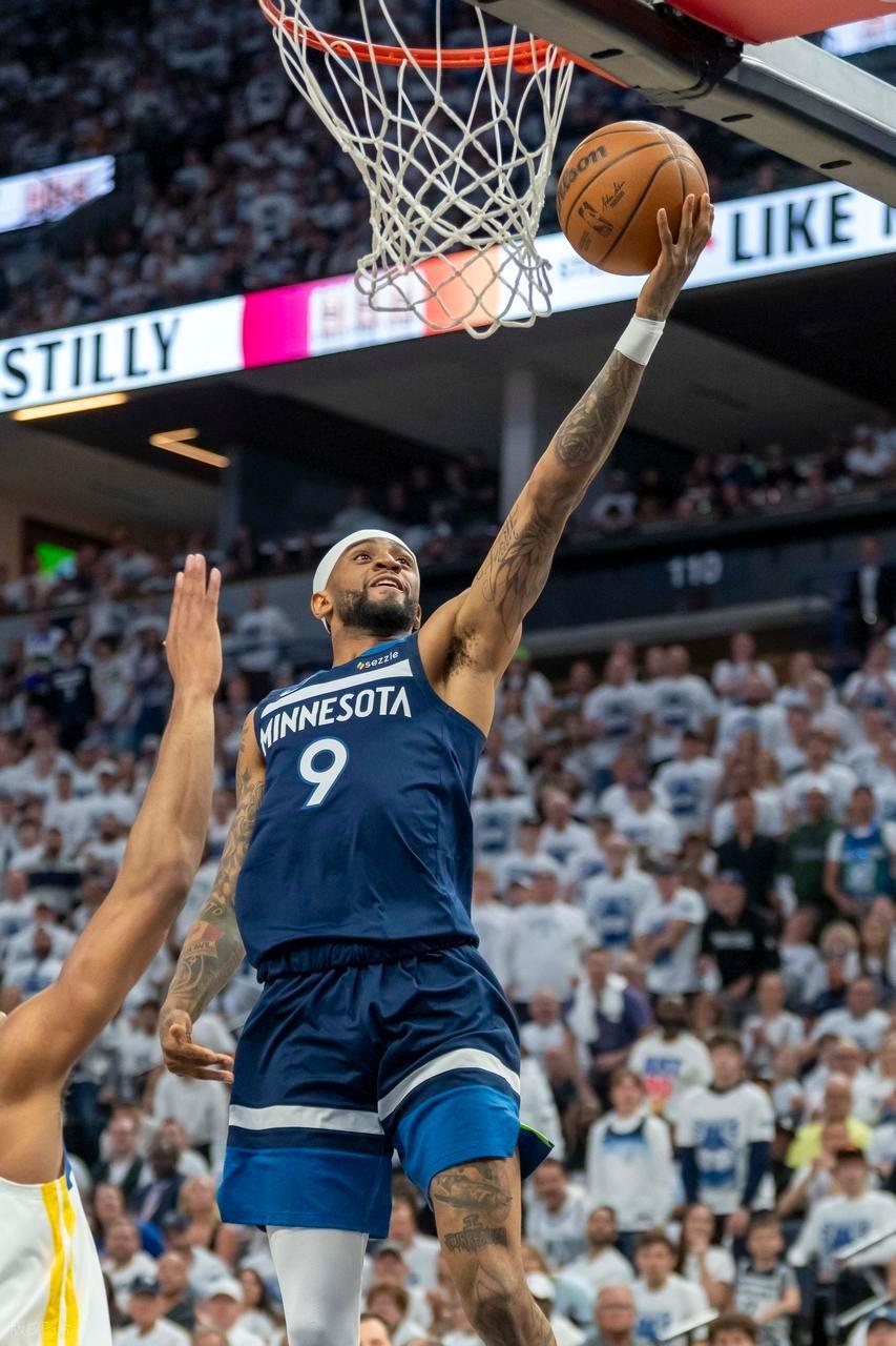 包含明尼苏达森林狼迎NBA常规赛关键赛，赛后更衣室发声，更衣室稳定，训练强度明显提升的词条